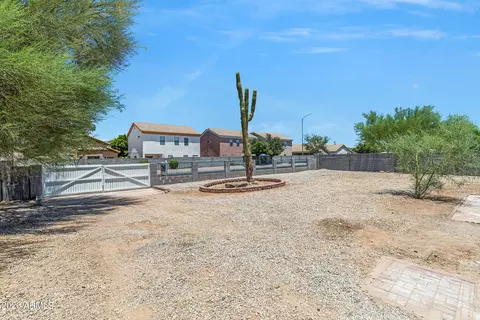 Exterior - 10417 E Boulder Dr, Apache Junction, AZ 85120 photo 2 of 5