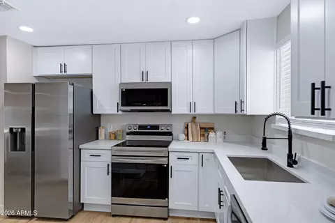 Kitchen - 10417 E Boulder Dr, Apache Junction, AZ 85120 photo 2 of 3