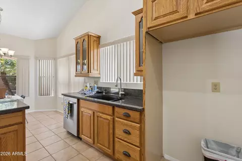 Kitchen - 2743 E Cathedral Rock Dr, Phoenix, AZ 85048 photo 4 of 6
