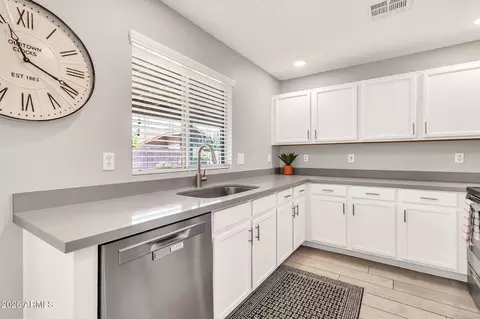 Kitchen - 8119 E Olla Ave, Mesa, AZ 85212 photo 3 of 4