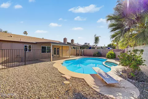 3948 E Hillery Dr, Phoenix, AZ 85032