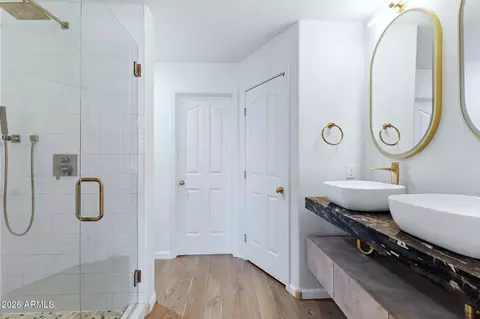 Bath - 5852 E Hampton Ave, Mesa, AZ 85206 photo 2 of 5