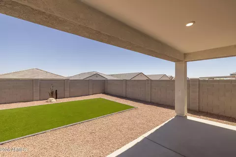 Exterior - 2421 W Sable Ave, Apache Junction, AZ 85120 photo 5 of 7