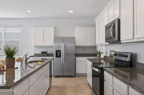 Kitchen - 2421 W Sable Ave, Apache Junction, AZ 85120 photo 2 of 5