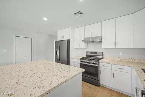 Kitchen - 1969 E Duke Dr, Tempe, AZ 85283 photo 2 of 5