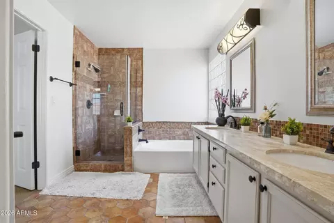 Bath - 4554 E Michelle Dr, Phoenix, AZ 85032 photo 3 of 4