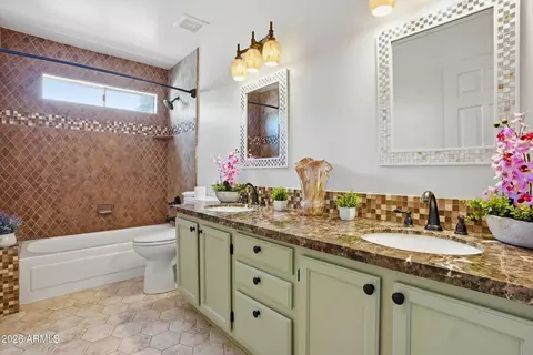 Bath - 4554 E Michelle Dr, Phoenix, AZ 85032 photo 4 of 4