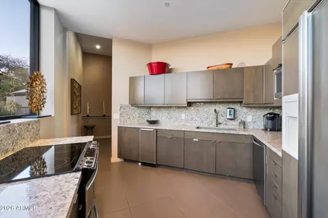 Kitchen - 1040 E Osborn Rd #803, Phoenix, AZ 85014 photo 6 of 6