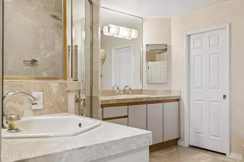 Bath - 1040 E Osborn Rd #803, Phoenix, AZ 85014 photo 2 of 2