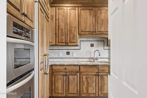 Kitchen - 1040 E Osborn Rd #803, Phoenix, AZ 85014 photo 5 of 6
