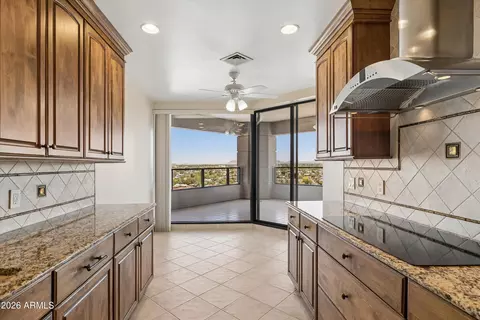 Kitchen - 1040 E Osborn Rd #803, Phoenix, AZ 85014 photo 2 of 6