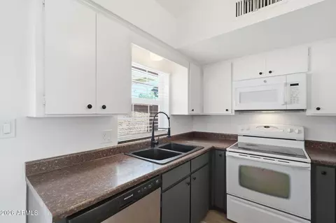 Kitchen - 1320 E Bethany Home Rd #52, Phoenix, AZ 85014 photo 2 of 6