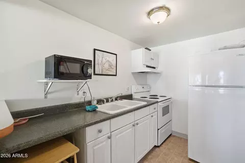 Kitchen - 1320 E Bethany Home Rd #52, Phoenix, AZ 85014 photo 6 of 6