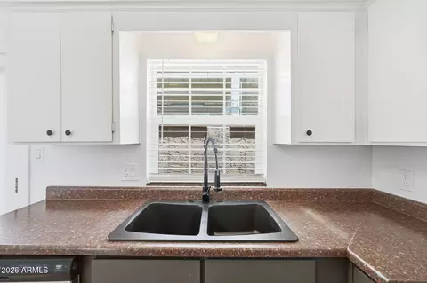 Kitchen - 1320 E Bethany Home Rd #52, Phoenix, AZ 85014 photo 5 of 6