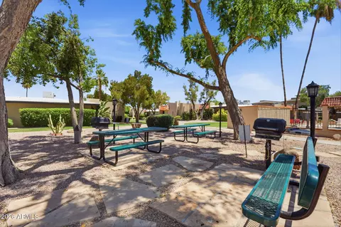 Exterior - 1320 E Bethany Home Rd #52, Phoenix, AZ 85014 photo 4 of 9