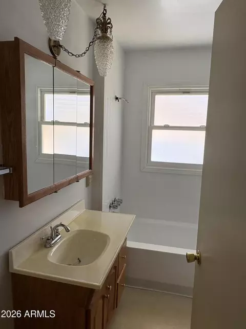 Bath - 1617 Earll Dr, Phoenix, AZ 85016 photo 1 of 4