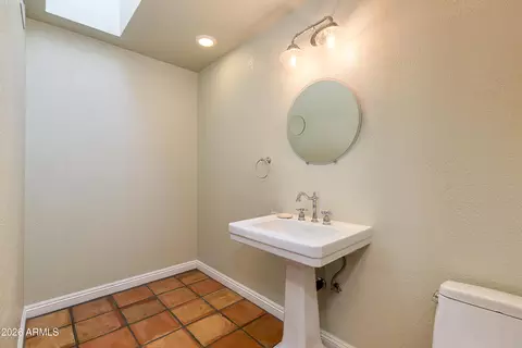Bath - 6186 N 28th Pl, Phoenix, AZ 85016 photo 1 of 1