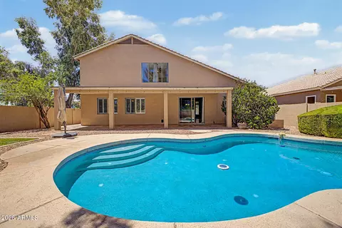 Exterior - 680 E Betsy Ln, Gilbert, AZ 85296 photo 4 of 8