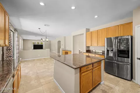 Kitchen - 680 E Betsy Ln, Gilbert, AZ 85296 photo 5 of 6