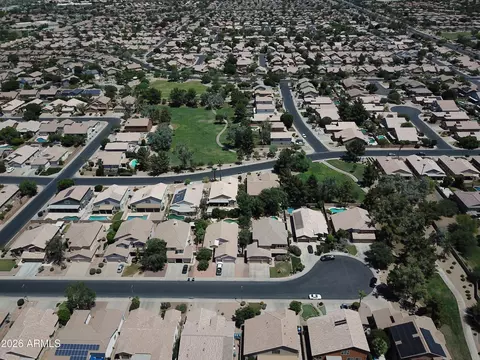 View/Area - 680 E Betsy Ln, Gilbert, AZ 85296 photo 4 of 5
