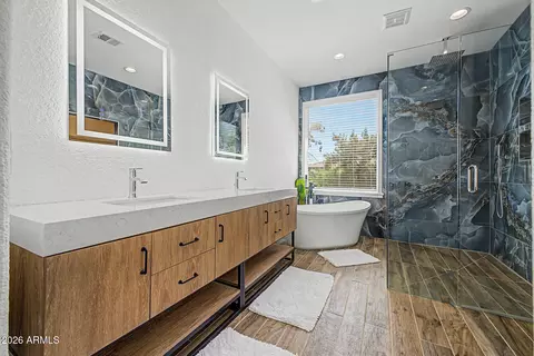 Bath - 680 E Betsy Ln, Gilbert, AZ 85296 photo 1 of 5