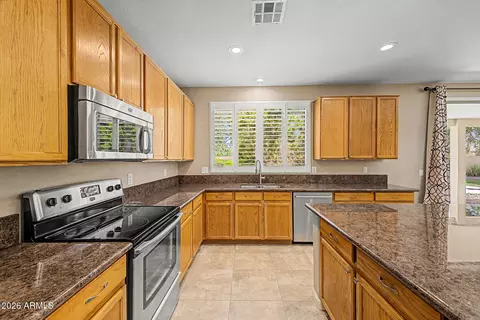 Kitchen - 680 E Betsy Ln, Gilbert, AZ 85296 photo 6 of 6