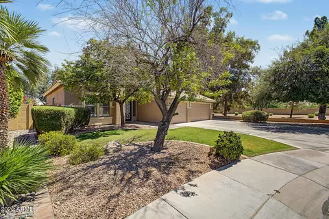 Exterior - 680 E Betsy Ln, Gilbert, AZ 85296 photo 2 of 8