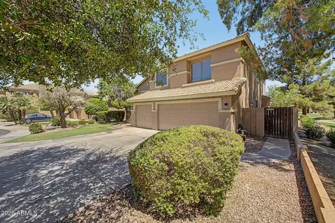 Exterior - 680 E Betsy Ln, Gilbert, AZ 85296 photo 3 of 8
