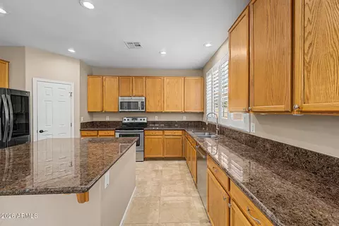 Kitchen - 680 E Betsy Ln, Gilbert, AZ 85296 photo 4 of 6