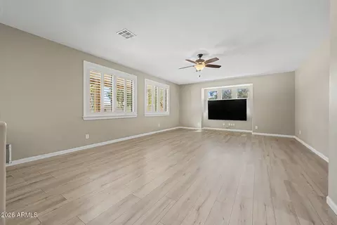 Living - 680 E Betsy Ln, Gilbert, AZ 85296 photo 4 of 11