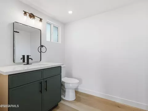 Bath - 3144 N 34th St, Phoenix, AZ 85018 photo 2 of 5