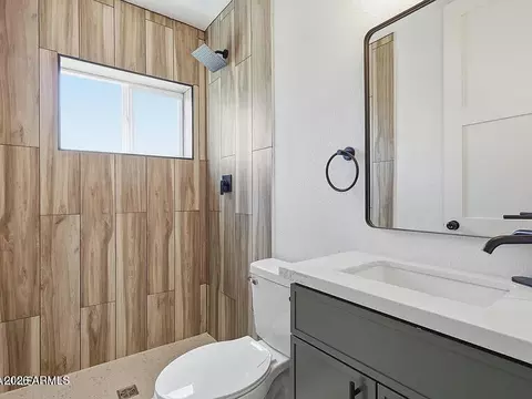 Bath - 3144 N 34th St, Phoenix, AZ 85018 photo 4 of 5