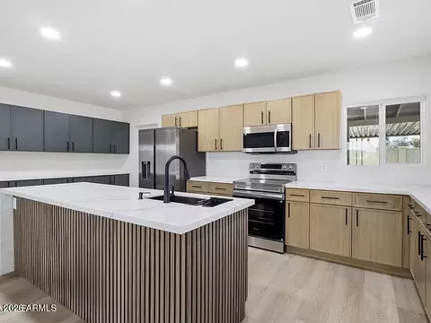 Kitchen - 3144 N 34th St, Phoenix, AZ 85018 photo 4 of 7