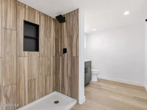 Bath - 3144 N 34th St, Phoenix, AZ 85018 photo 1 of 5