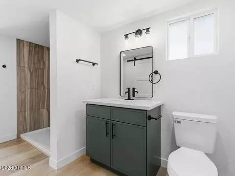 Bath - 3144 N 34th St, Phoenix, AZ 85018 photo 3 of 5