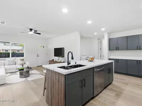 Kitchen - 3144 N 34th St, Phoenix, AZ 85018 photo 5 of 7