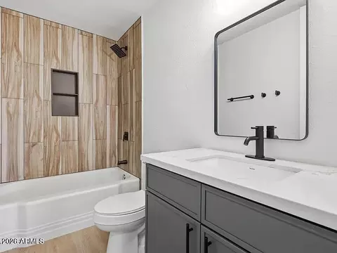 Bath - 3144 N 34th St, Phoenix, AZ 85018 photo 5 of 5