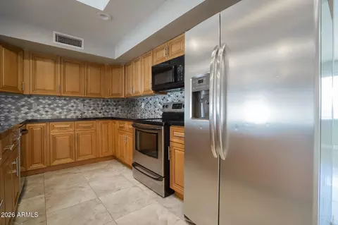 Kitchen - 1008 E Citrus Way, Phoenix, AZ 85014 photo 2 of 3