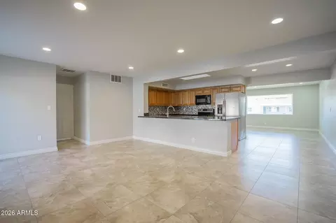 Living - 1008 E Citrus Way, Phoenix, AZ 85014 photo 7 of 10