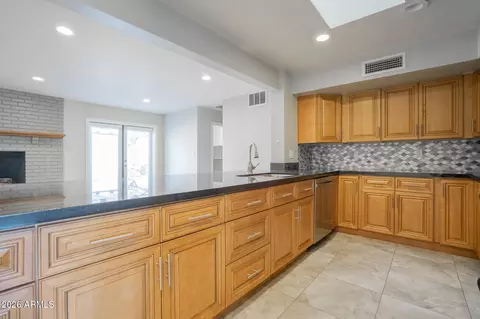 Kitchen - 1008 E Citrus Way, Phoenix, AZ 85014 photo 3 of 3