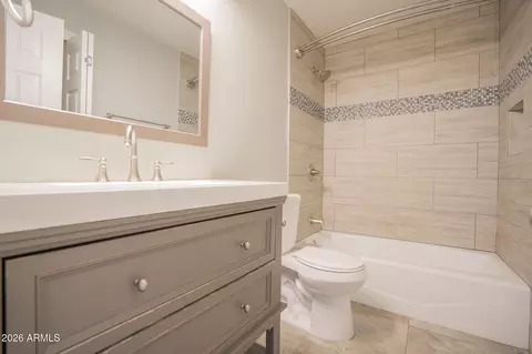 Bath - 1008 E Citrus Way, Phoenix, AZ 85014 photo 1 of 4