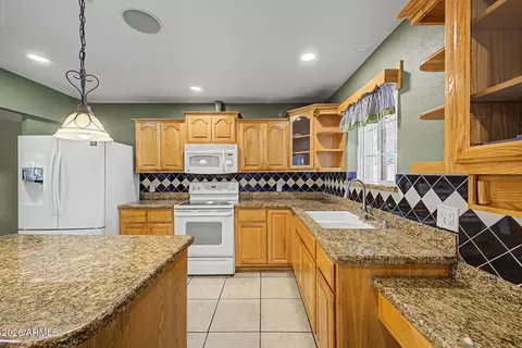 Kitchen - 725 S Pasadena --, Mesa, AZ 85210 photo 4 of 5
