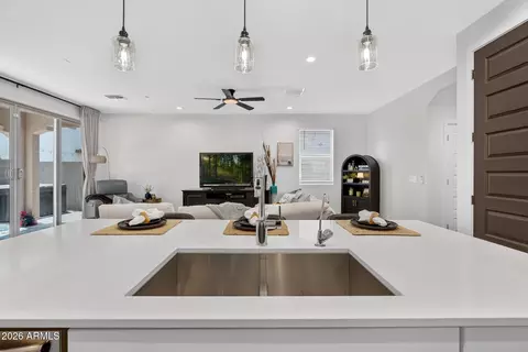 Kitchen - 655 S Longspur Ln, Gilbert, AZ 85296 photo 3 of 6