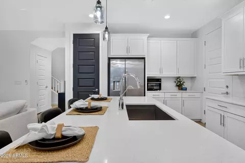 Kitchen - 655 S Longspur Ln, Gilbert, AZ 85296 photo 6 of 6