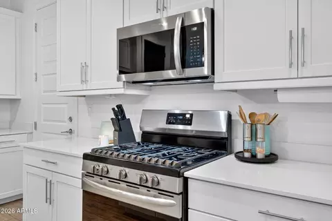 Kitchen - 655 S Longspur Ln, Gilbert, AZ 85296 photo 5 of 6