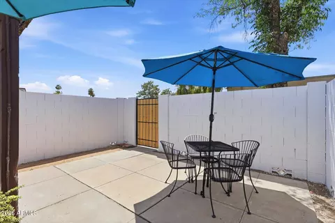 Exterior - 1006 E Redfield Rd, Tempe, AZ 85283 photo 8 of 12