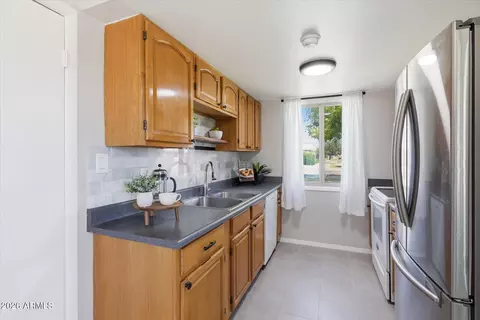 Kitchen - 1006 E Redfield Rd, Tempe, AZ 85283 photo 5 of 5