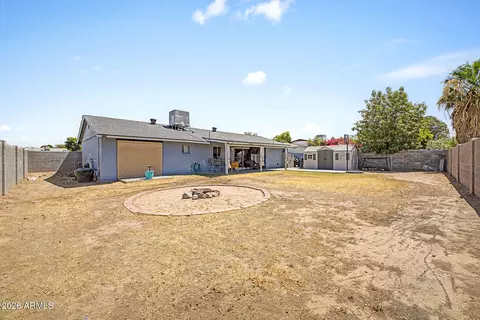 Exterior - 8137 W Montecito Ave, Phoenix, AZ 85033 photo 4 of 5