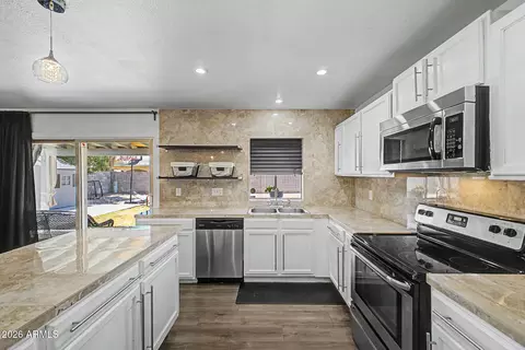 Kitchen - 8137 W Montecito Ave, Phoenix, AZ 85033 photo 2 of 2