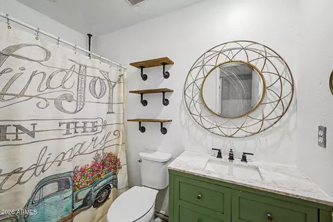 Bath - 8137 W Montecito Ave, Phoenix, AZ 85033 photo 1 of 2